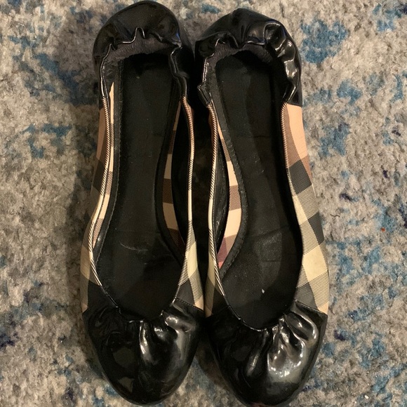 Burberry Flats - Picture 1 of 4